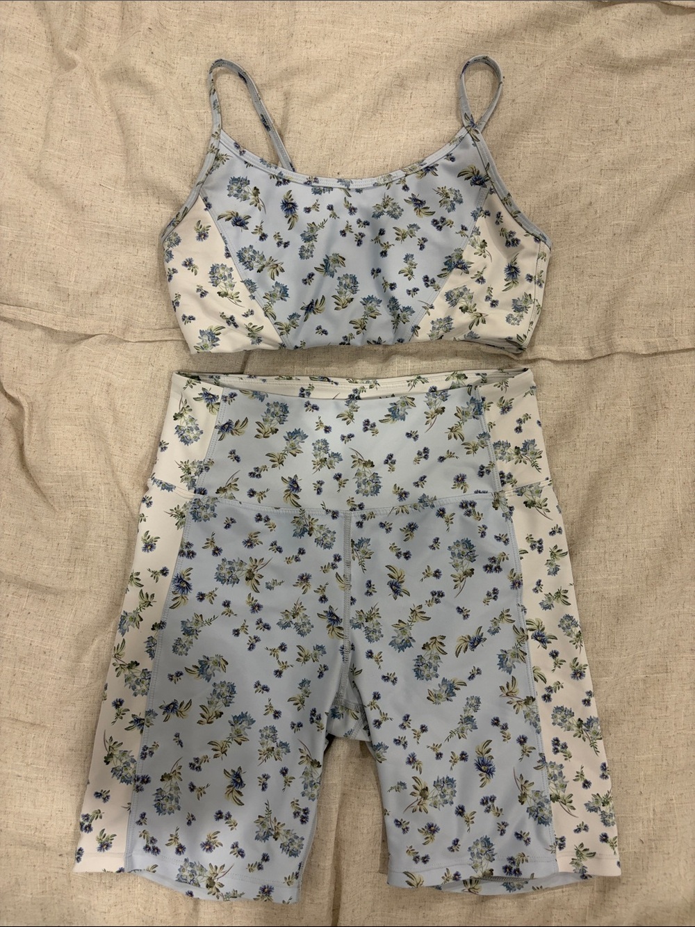 Sage Collection 2 piece set Blue & White Floral Workout Set Size Small
